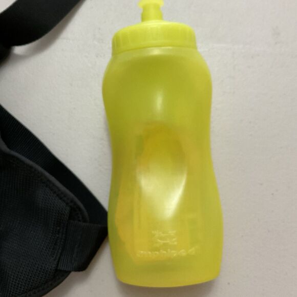 Amphipod Running Bottle Holder With Water & 3 Packets Of Energy Gel - Picture 3 of 9